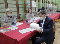 Спикер ЗакСа Макаров принял участие в голосовании 