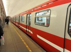 На станции «Владимирская» сломался новый «красный» поезд (ФОТО)