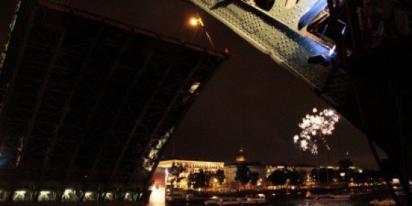 В ночь на 20 марта в Петербурге разведут три моста