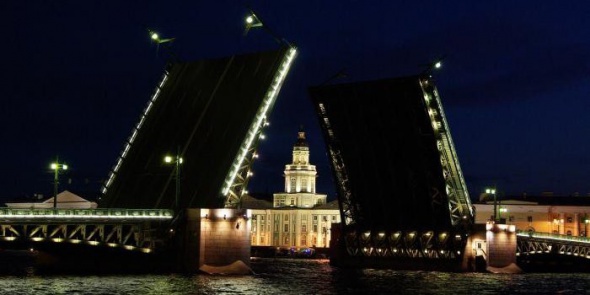В ночь со среды на четверг в Петербурге разведут пять мостов