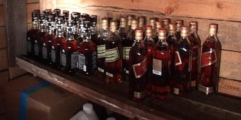 Петербургские полицейские изъяли 13,5 тыс. литров алкоголя со склада на Софийской улице