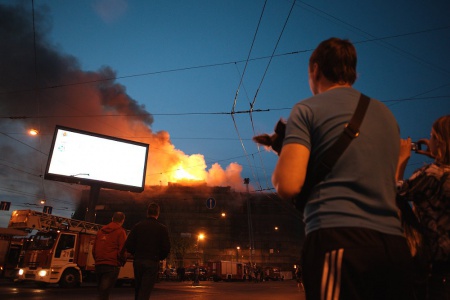 В Петербурге горел Охтинский деревообрабатывающий комбинат