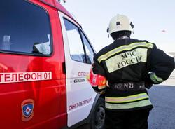 В Петербурге пожар уничтожил припаркованный на Скобелевском Nissan