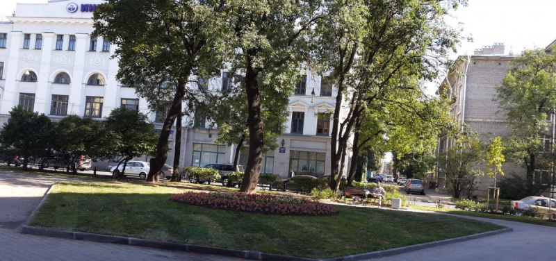 По решению депутатов ЗакСа Петербург потерял еще два сквера