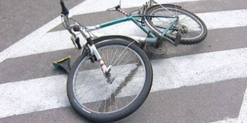 В центре Петербурга иномарка сбила 12-летнего велосипедиста