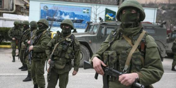 Путин наградит "вежливых военных", которые помогли провести референдум в Крыму