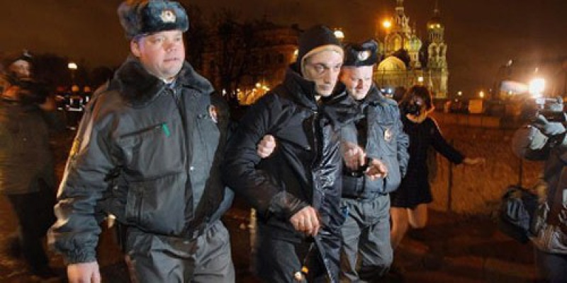 На антивоенной акции протеста на Исаакиевской площади задержали Петра Павленского