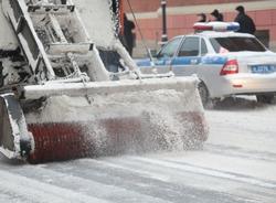 Власти Петербурга поручили главам районов убрать снег за выходные