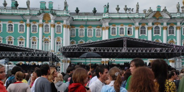 Петербуржцы отметят "Праздник весны и труда"на Дворцовой 