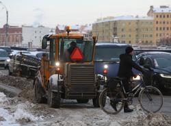 Петербург встал в девятибалльных пробках из-за снегопада