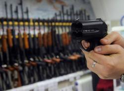 Росгвардия предложила запретить продавать оружие людям младше 21 года