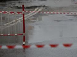 Кузнецовская улица утонула в кипятке из-за прорыва трубы