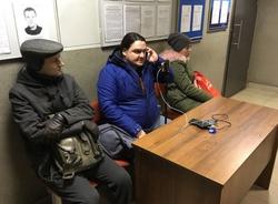 На Исаакиевской площади задержали четверых активистов, призывавших распустить Законодательное собрание