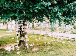 В Юсуповском саду повесили 1000 бумажных журавликов