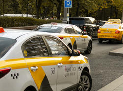 Около 500 такси изъяли в ходе рейда по поиску нарушителей
