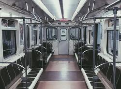В метро Петербурга рассказали, почему сиденья стоят вдоль, а не поперек
