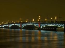 Троицкий мост в честь своего 115-летия замерцает в ночь на 29 мая