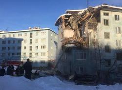 В Мурманске обрушились три этажа жилого дома, есть погибшие