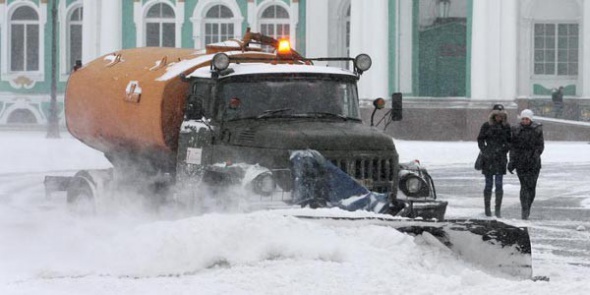 В среду петербургские коммунальщики убрали 719 кубометров снега