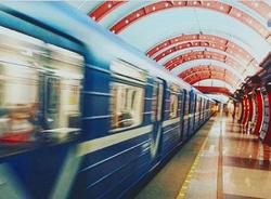 В петербургском метро раскрыли тайну больших зеркал на станциях 