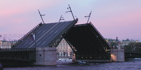 В ночь на 14 марта в Петербурге разведут пять мостов