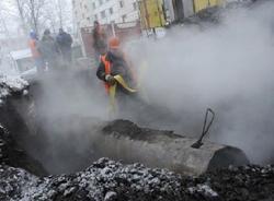 На улице Зайцева забил фонтан кипятка из-за прорыва трубы