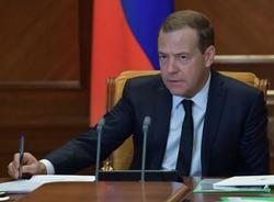 Медведев заявил о необходимости продлить санкции против Евросоюза