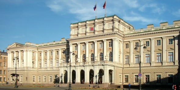 Петербургские парламентарии устраивают себе внеочередные каникулы