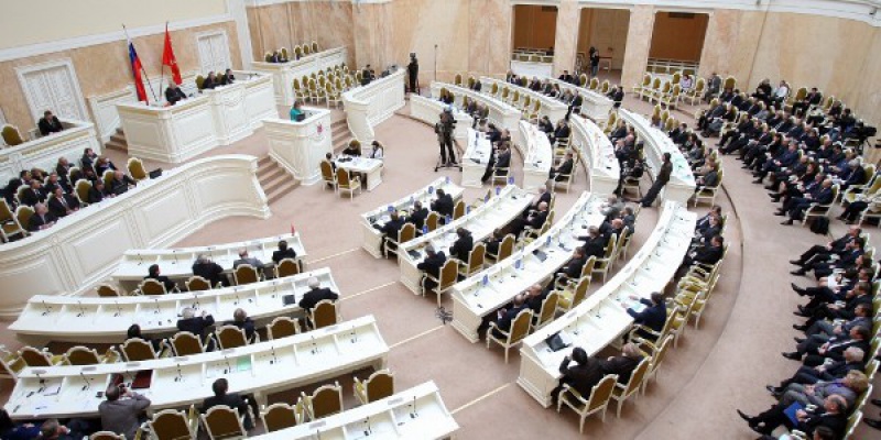 Депутаты ЗакСа приняли поправки в закон о выборах губернатора Петербурга