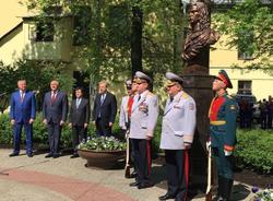 В Звенигородском сквере открыли памятник первому генерал-полицмейстеру России Девиеру
