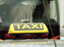 ГИБДД провели в Петербурге рейды по нелегальным таксистам