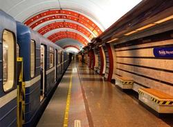 Пассажирам петербургского метро запретили попрошайничать и забывать вещи