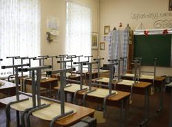 Школы Петербурга рекомендовали оставить на "очке"