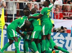 Сборная Сенегала выиграла в матче с Польшей со счетом 2:1.