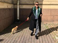 Шнуров прогулялся с котом возле Эрмитажа